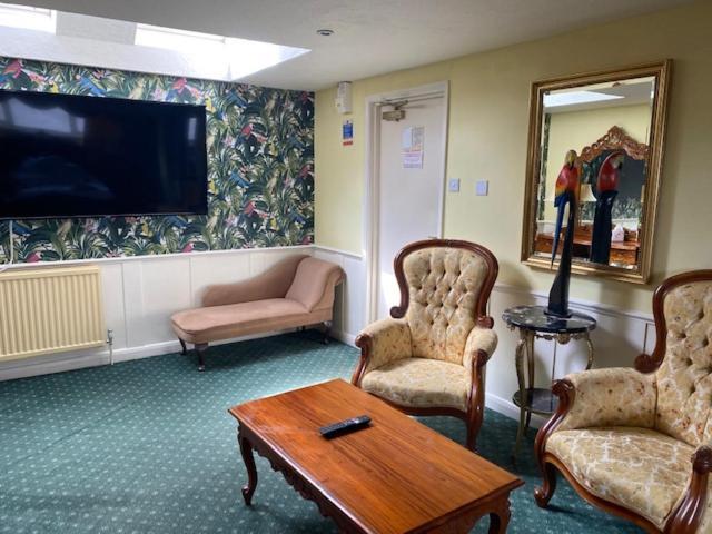 The Thelbridge Cross 4*
